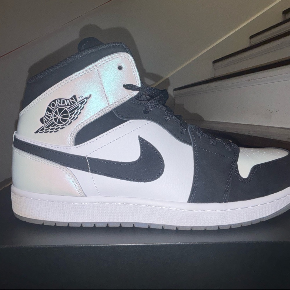 Air Jordan Black/White/multi mid se